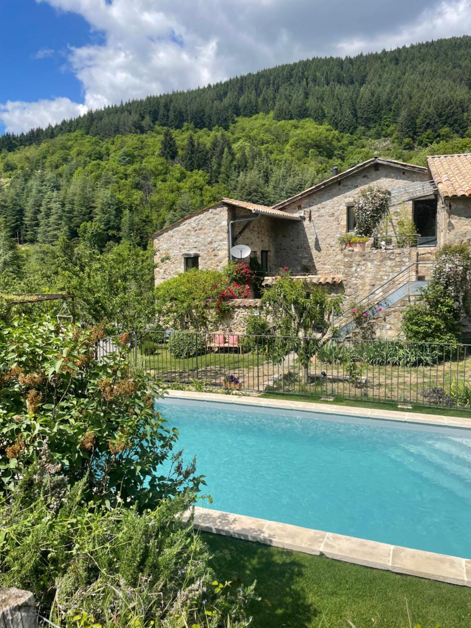 La Demeure Des Maitres Bed & Breakfast Chirols Exterior photo