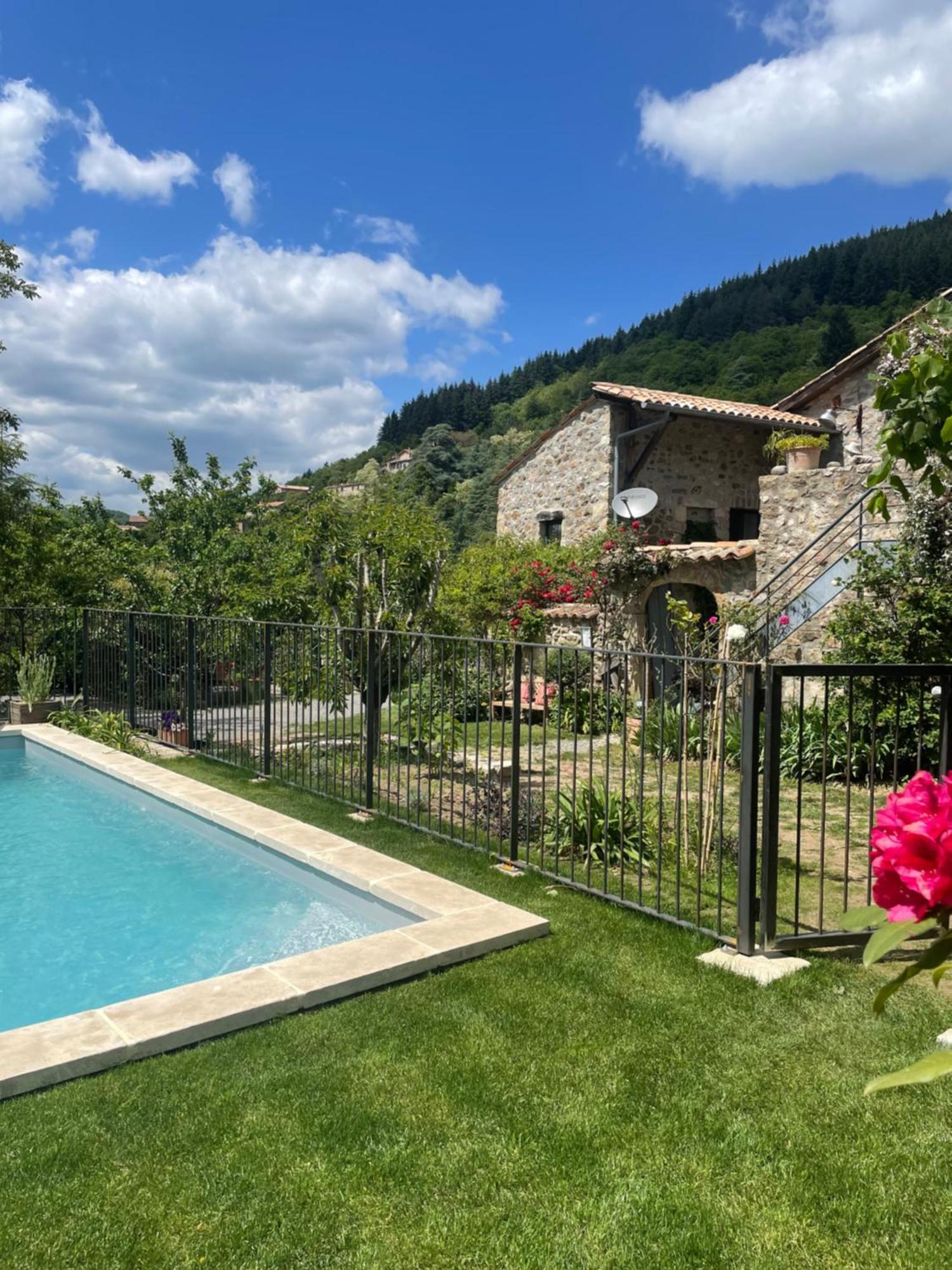 La Demeure Des Maitres Bed & Breakfast Chirols Exterior photo