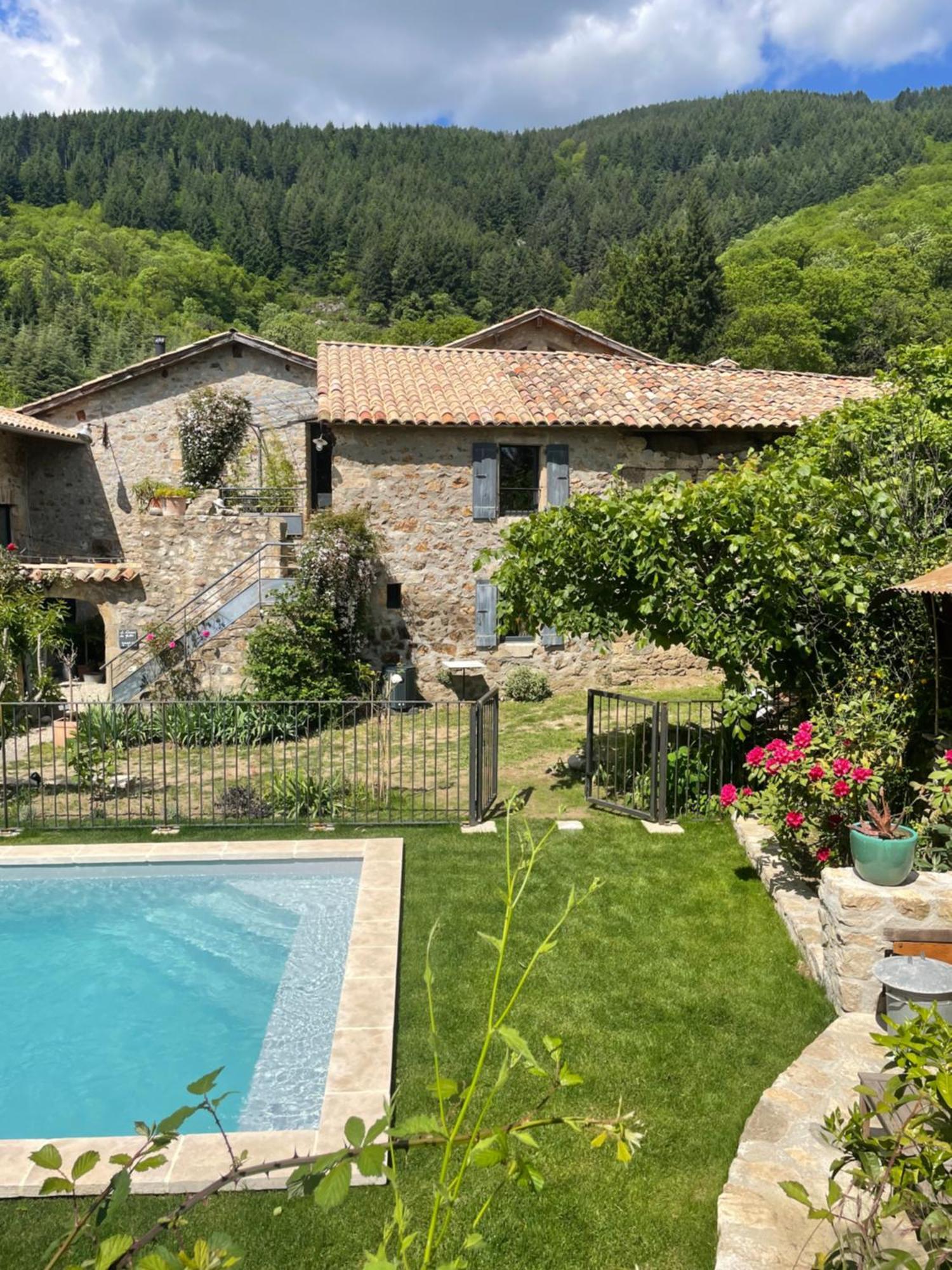 La Demeure Des Maitres Bed & Breakfast Chirols Exterior photo